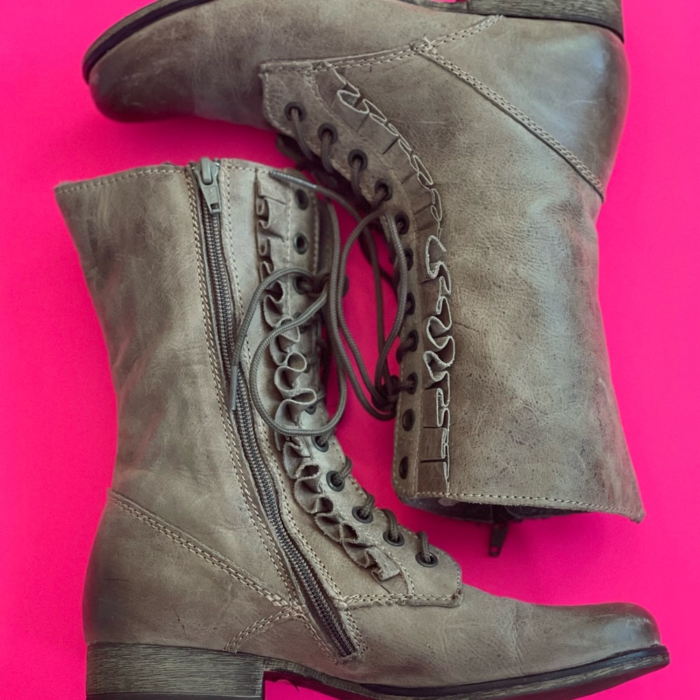 Betsy Johnson Litza Ruffle Combat Boot Sz 7